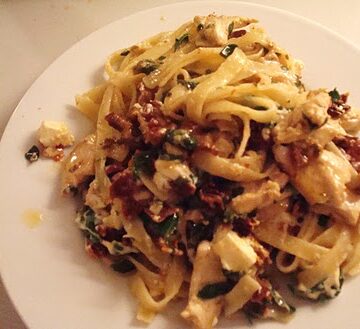 pasta-med-kylling-bacon-og-spinatpesto
