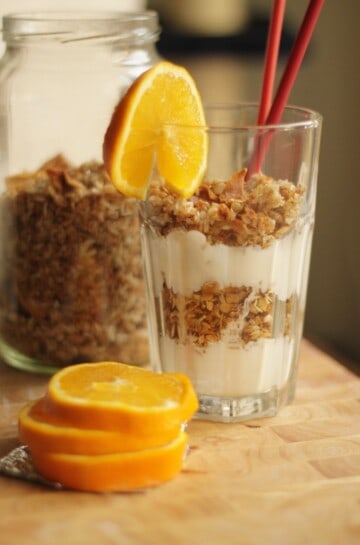 Trope mysli med kokos, mango, ananas