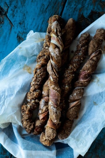 Rugbrødsvridere med serranoskinke