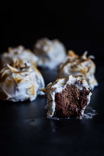CHOKOLADEKAGE MED ESPRESSO, CHOKOLADEMOUSSE OG MARENGS
