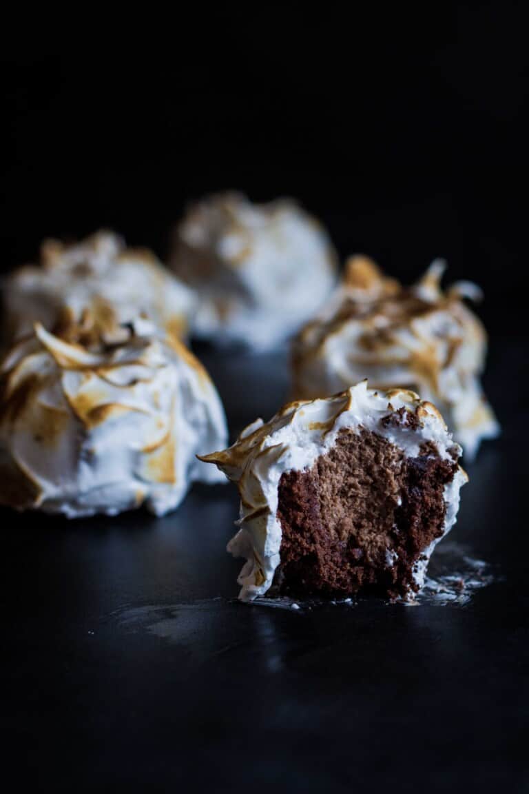 CHOKOLADEKAGE MED ESPRESSO, CHOKOLADEMOUSSE OG MARENGS