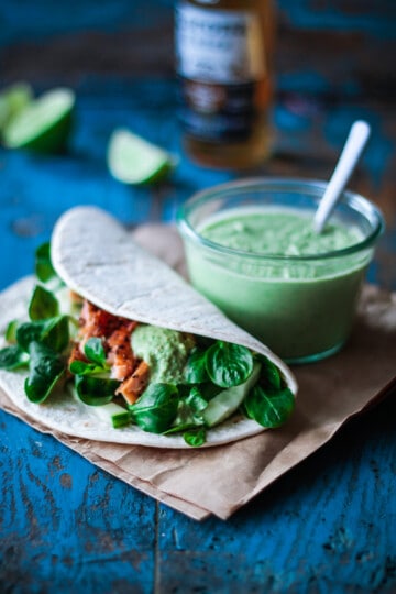 tortilla med laks og ærtehumus - mexicansk mad - opskrift (1)