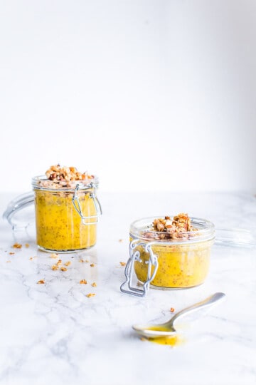 chia grød med mango og kokos - opskrift på sund chiagrød
