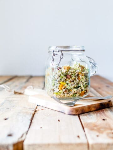 salat med pelebyg, græskar og rosenkål - nem salat opskrift