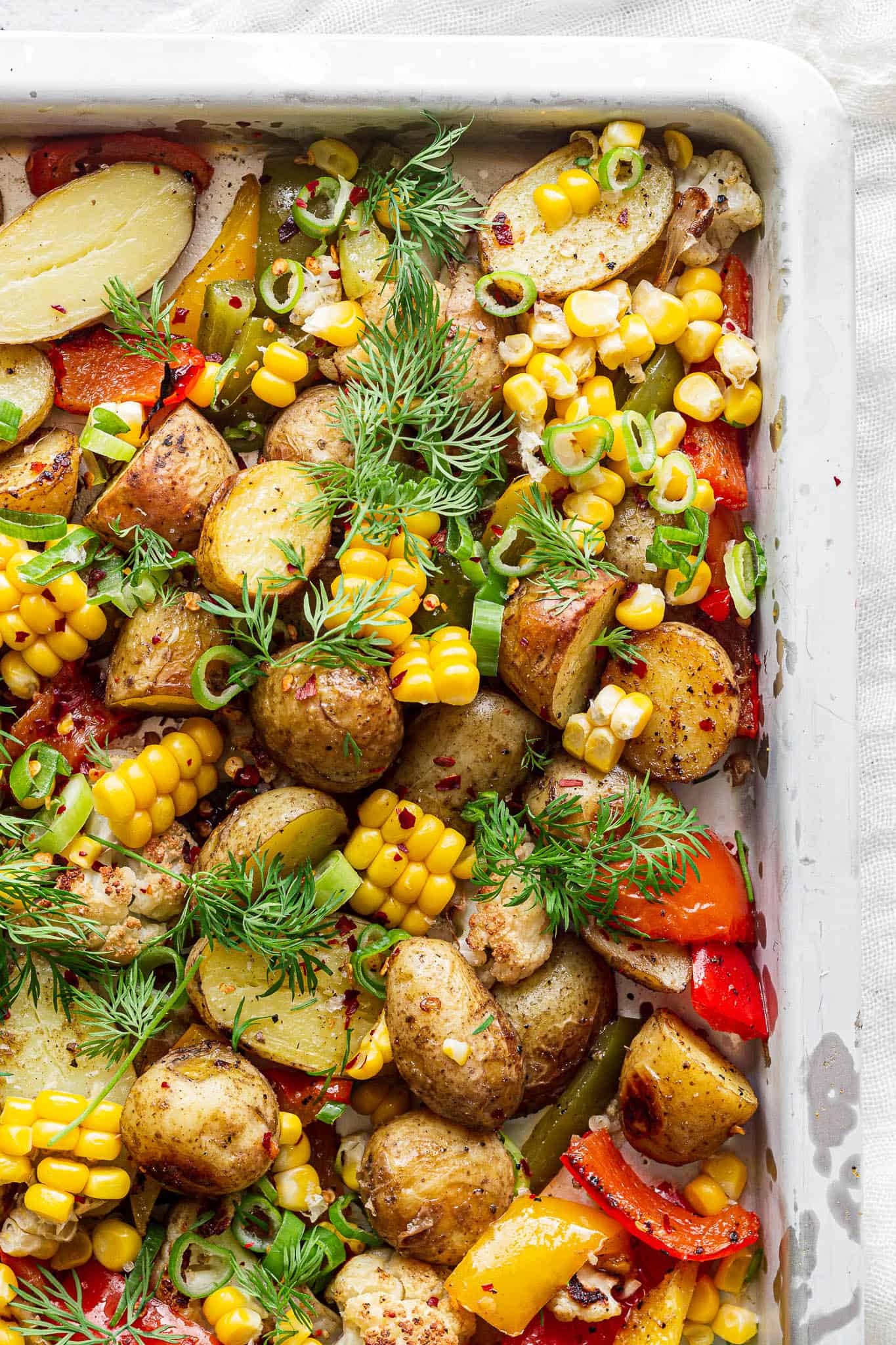 Ovnbagte kartofler, grøntsager og majskolber nemt på 30