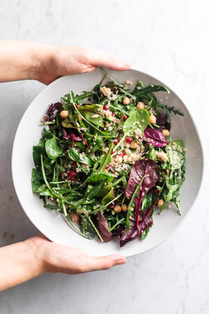 Quinoasalat med kikærter og granatæble - salat med quinoa