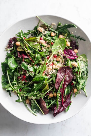 Quinoasalat med kikærter og granatæble - salat med quinoa