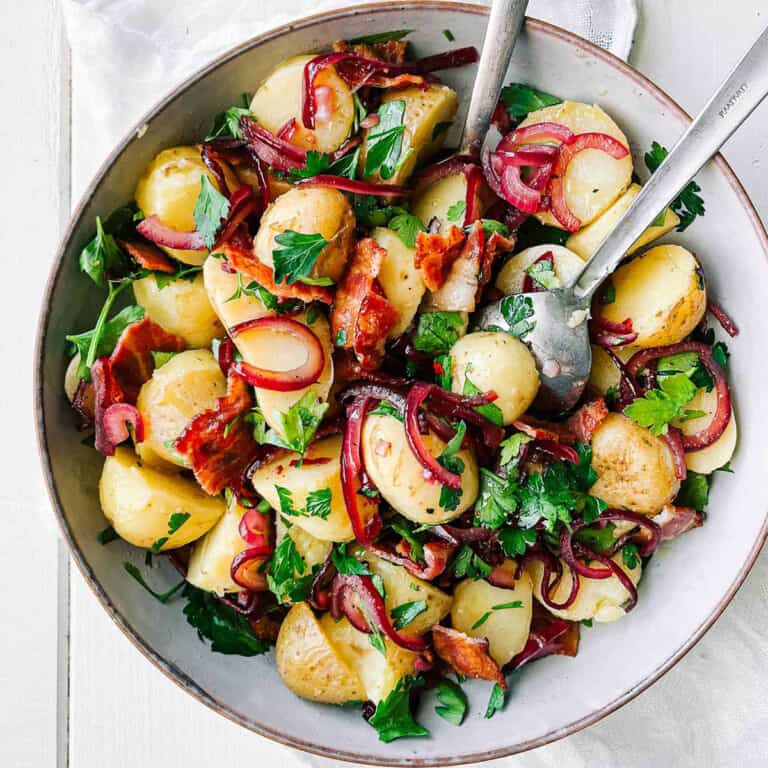 kartoffesalat med bacon og rødløg