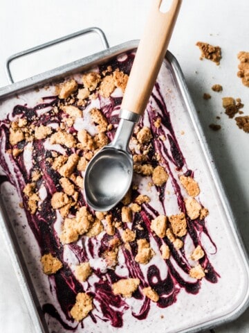 Is med brombær og crumble