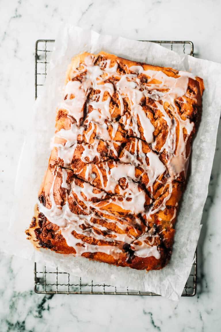 Kanel-swirl kage med kanelremonce